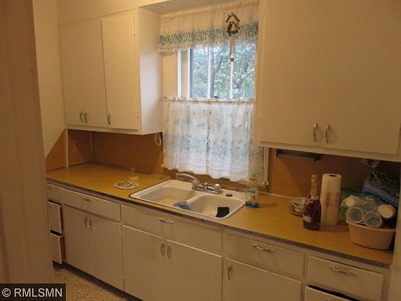 4th image of 601 2nd St NE