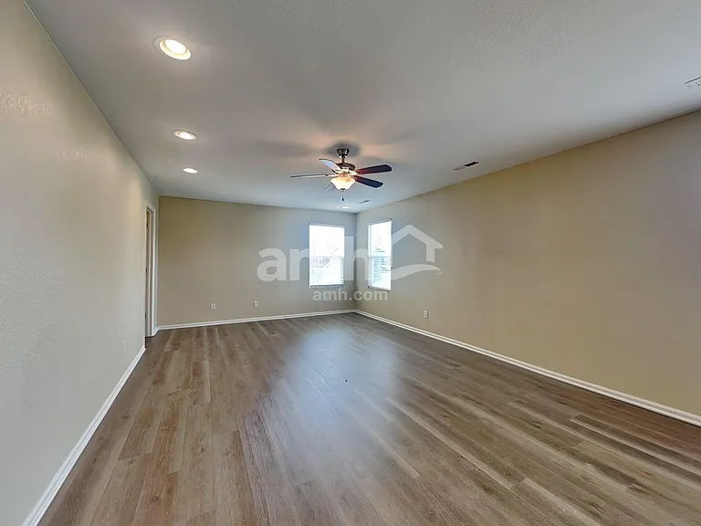 201 Stagecoach Ln — Photo 8