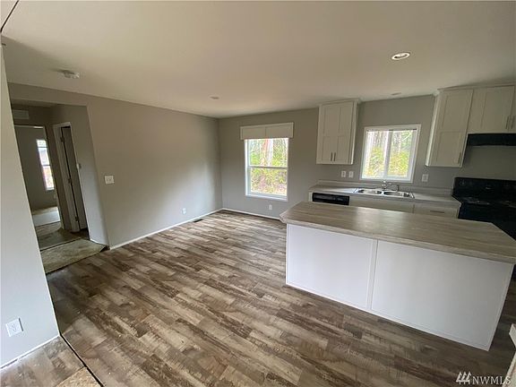 3rd image of 730 E Deer View Cir