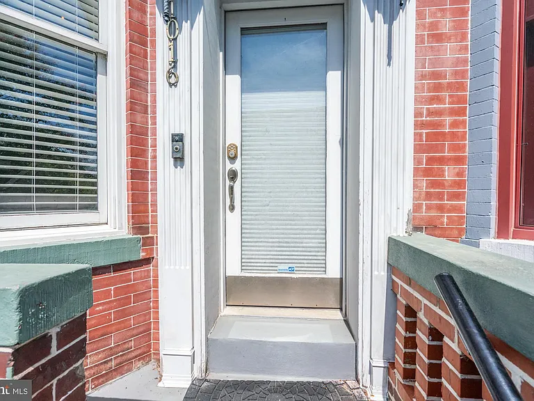 1016 G St SE — Photo 3