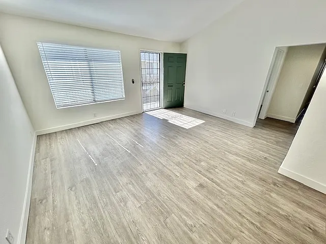 3 bed, 2.5 bath, 1100 sqft, $2,995 — Photo 4