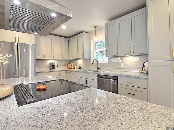 3rd image of 7964 Fairlane Dr