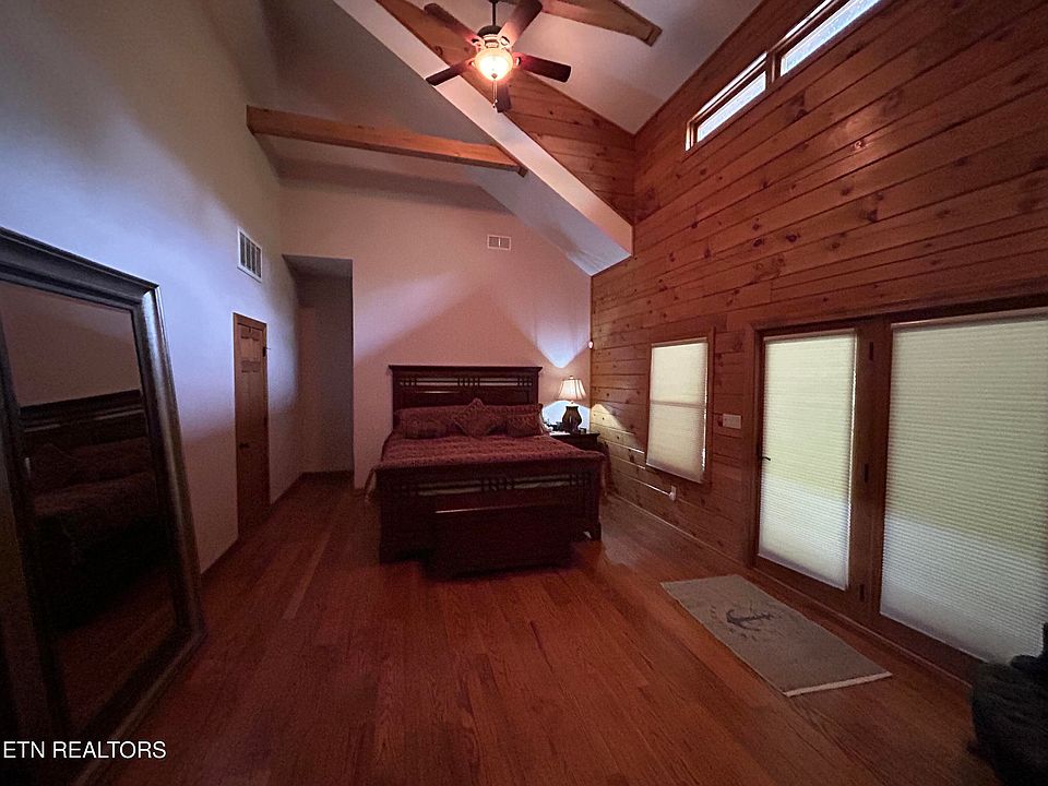 16th image of 150 Red Oak Dr
