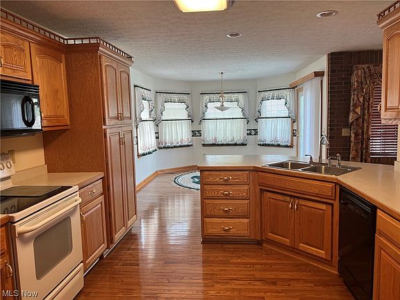 5th image of 1924 Buckeye St NE