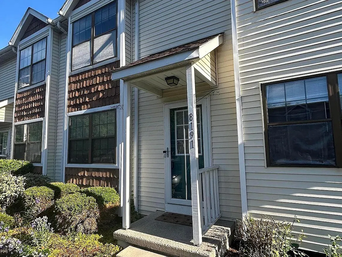 2 bed, 1.5 bath, 1030 sqft, $1,600 — Photo 4