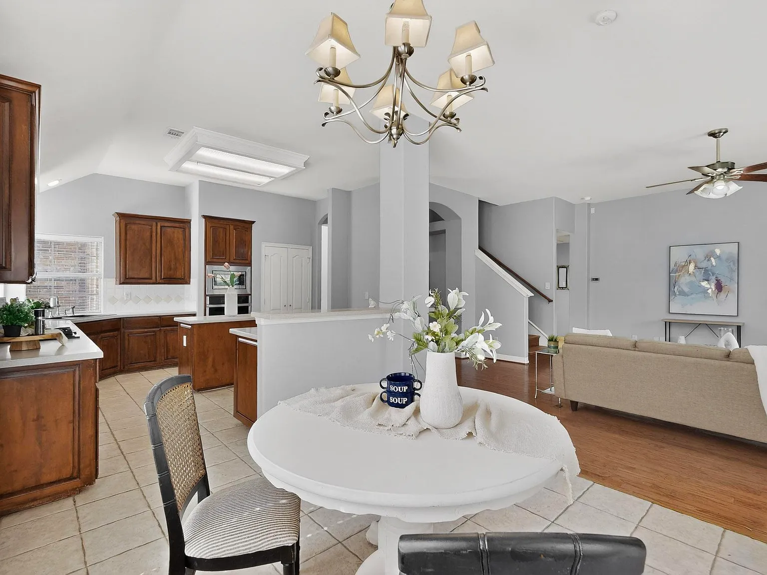 4 bed, 2.5 bath, 2946 sqft, $3,500 — Photo 3