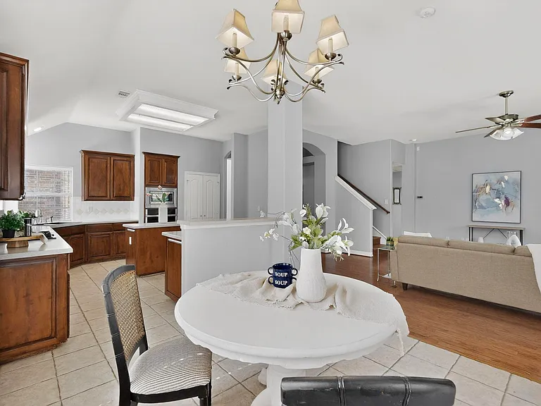 100 Shumard Ct — Photo 3