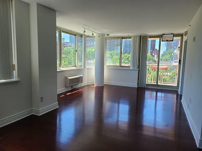 20 2nd St #402 — Photo 3