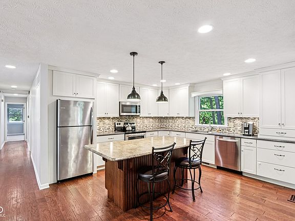 4th image of 3975 Creekwood Dr