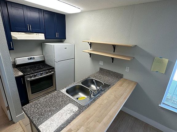 3rd image of 129 W Poplar St #11