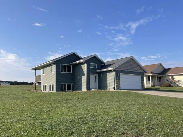 462 York St, Cresco, IA 52136