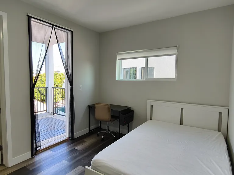 1280 W 37th Pl #A3 — Photo 10