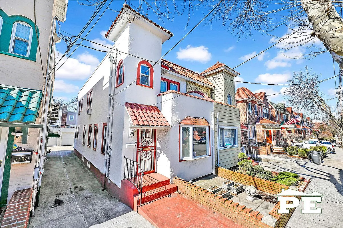 2148 E 35th St photo 1