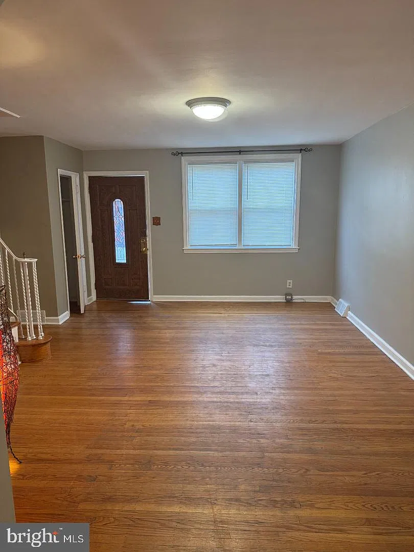 3 bed, 1.5 bath, 1120 sqft, $1,800 — Photo 3