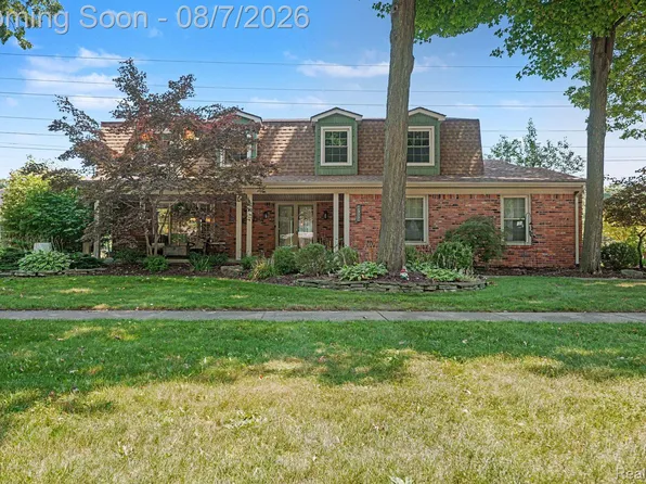 47974 Ben Franklin Dr, Shelby Township, MI 48315