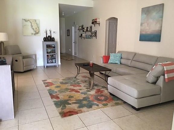 4th image of 872 Greenleaf Cir