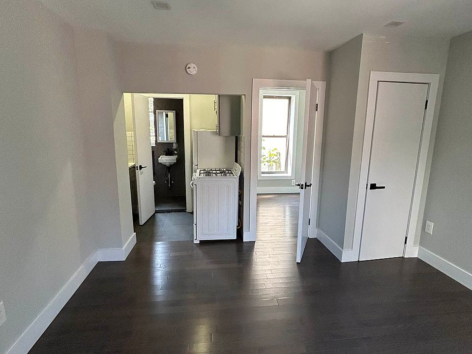 1st image of 350 E 9th St APT 4