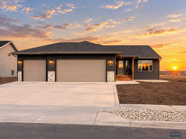 620 Bull Run Dr, Box Elder, SD 57719