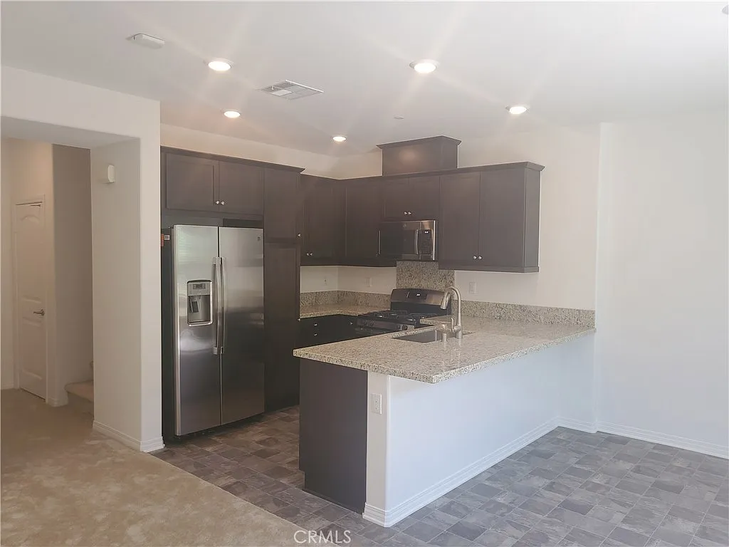 3 bed, 2.5 bath, 1408 sqft, $2,950 — Photo 2