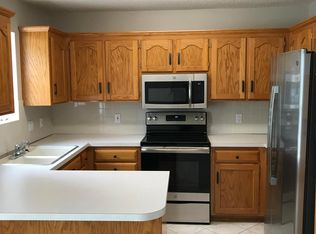 3902 SW Hidden Cove Dr, Lees Summit, MO 64082