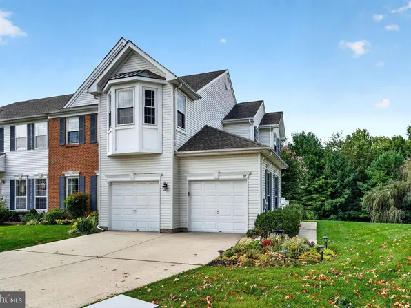 37 Windingbrook Rd, Bordentown, NJ 08505