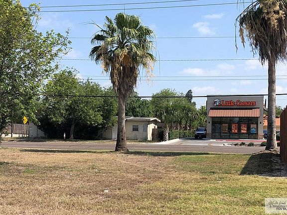 2nd image of 914 Boca Chica Blvd