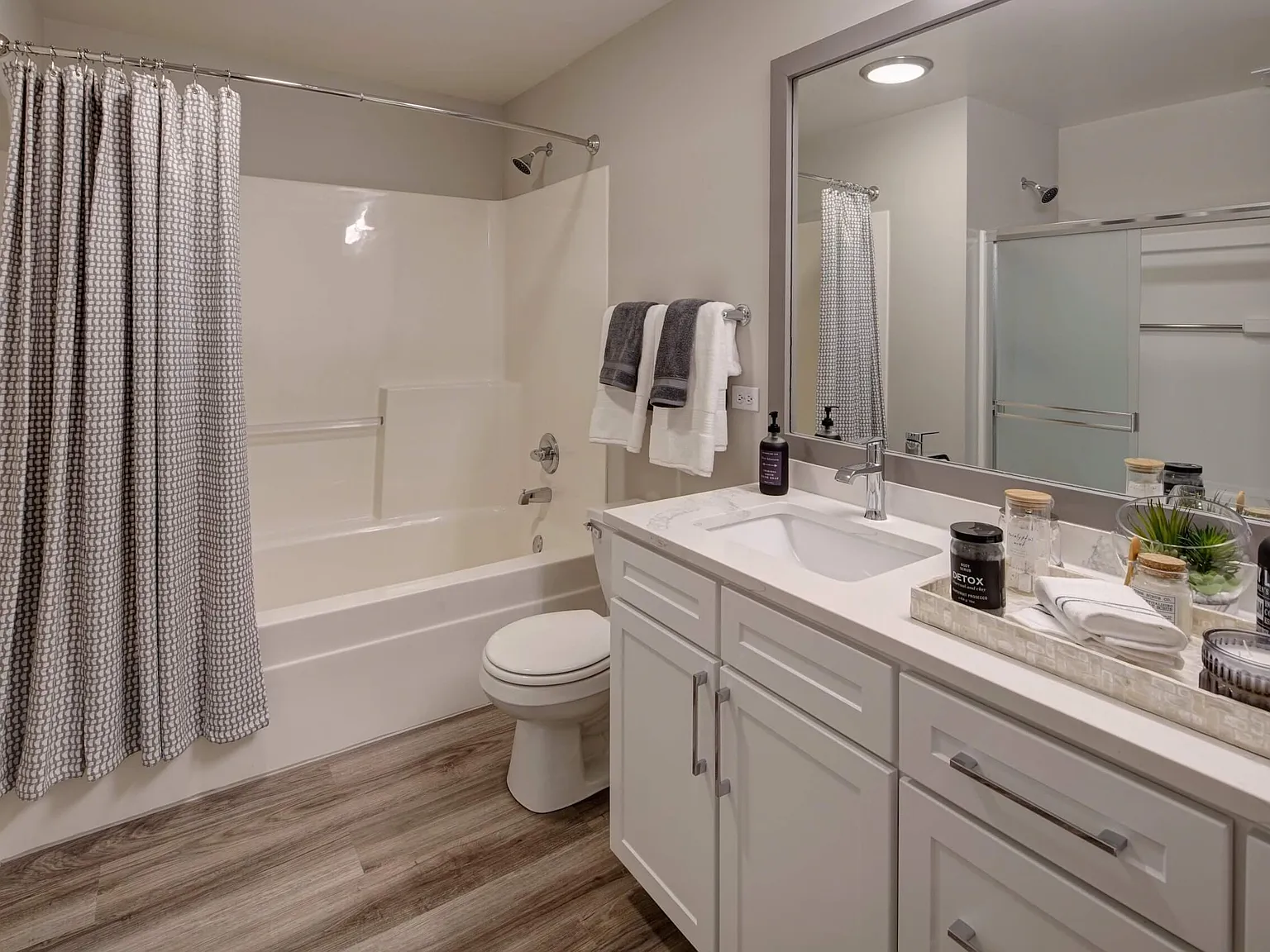 The Majestic Luxury Apartments — Photo 2