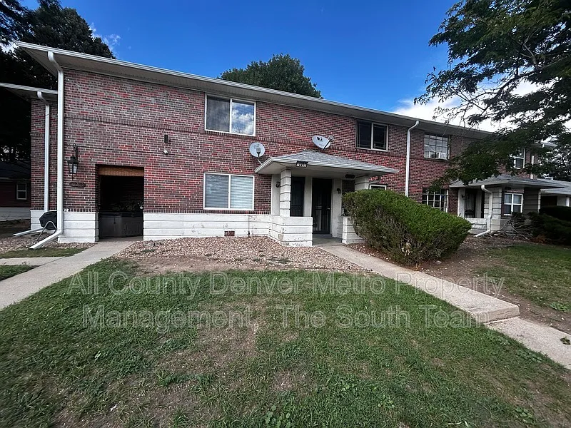 2 bed, 1.0 bath, 832 sqft, $1,645 — Photo 2