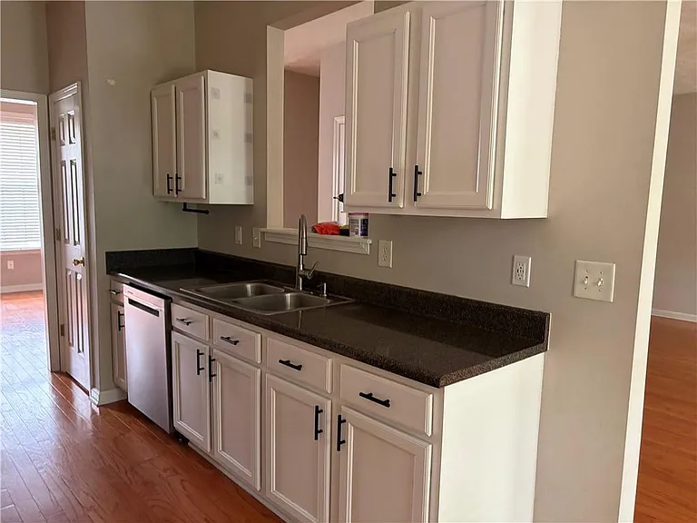 3082 Kentmere Dr — Photo 27