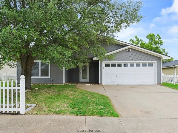 4220 Woodcrest Dr, Bryan, TX 77802