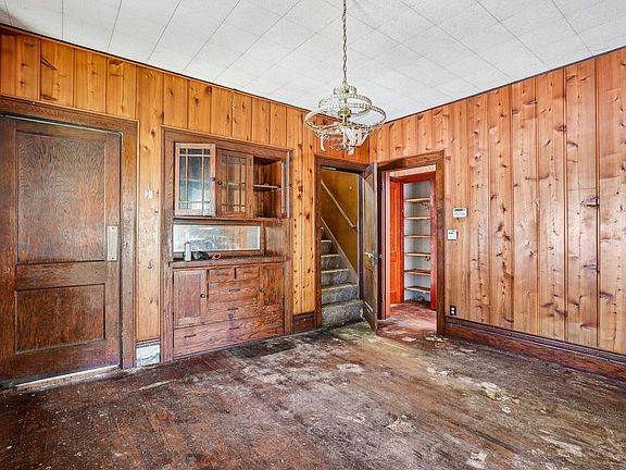 3rd image of 1615 7th St E