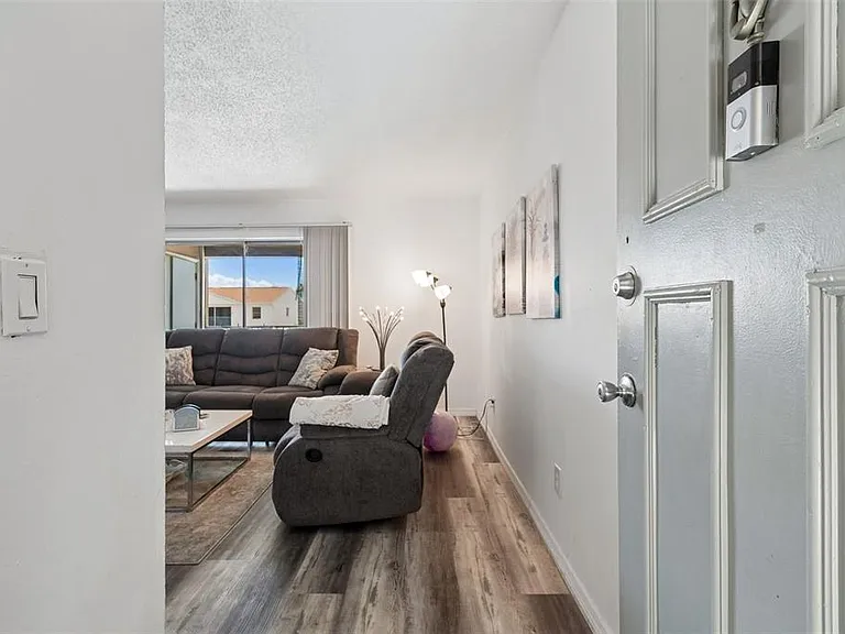 7210 N Manhattan Ave #523 — Photo 7