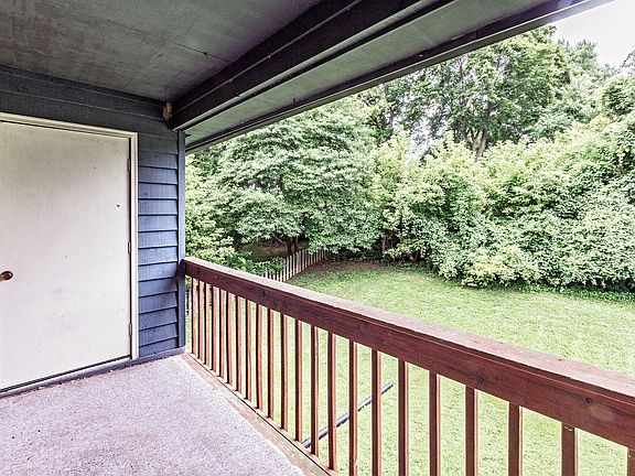 3rd image of 35 Foxtail Ct