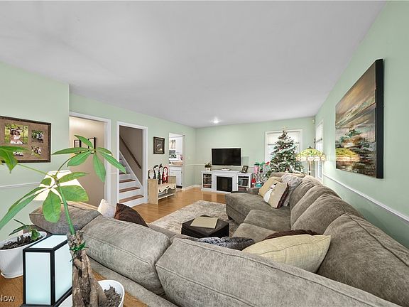 4th image of 3113 Englewood Dr