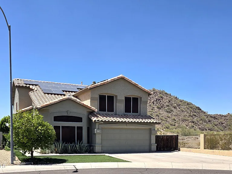 1734 E Pontiac Dr — Photo 2