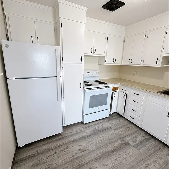685 Moody St #11 — Photo 2