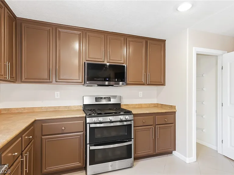 10847 Iona Island Ave — Photo 15