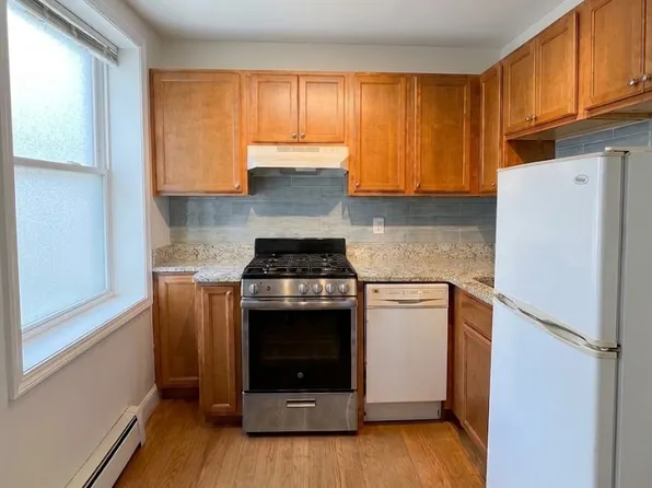 1699 Cambridge St APT 7, Cambridge, MA 02138