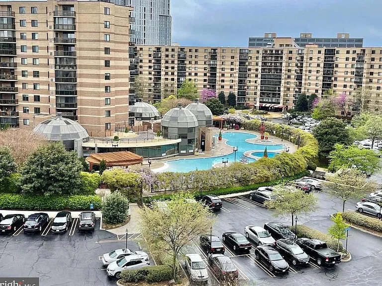 8370 Greensboro Dr #1010 — Photo 12