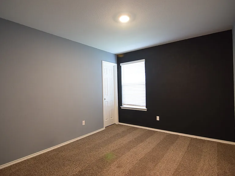 749 Jersey Ct — Photo 12