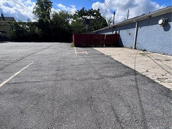 4th image of 10300 Union Ave