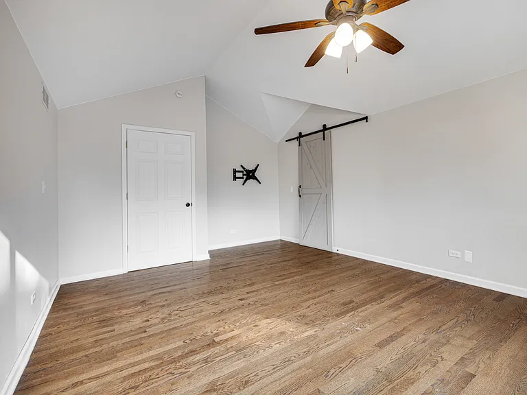 615 Chester Ct E — Photo 19