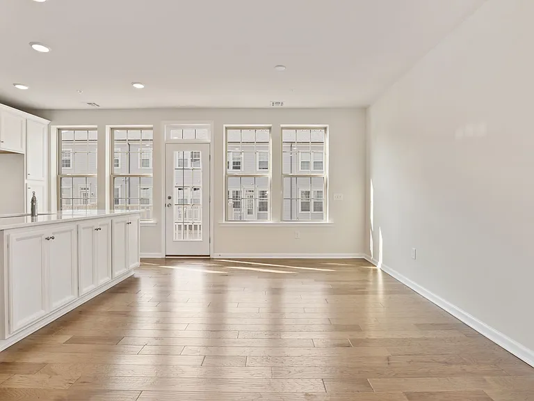 7 Leahy Dr — Photo 7