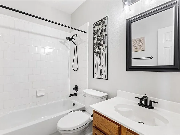 1121 London Dr — Photo 16