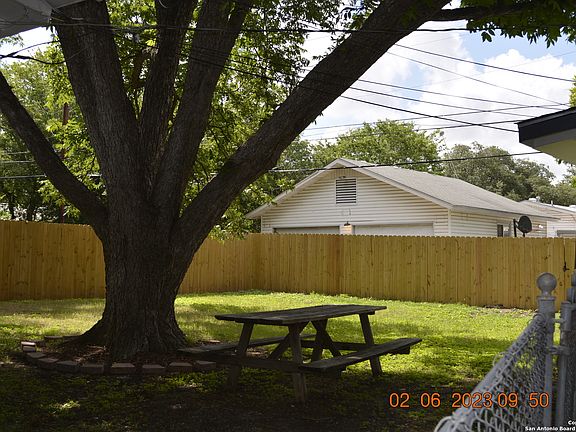 4th image of 258 NASSAU DR