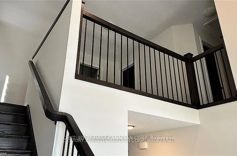 63 Royal Cres — Photo 29