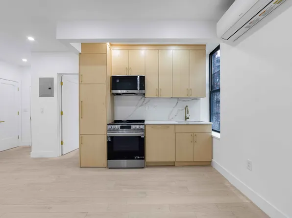 204 Flatbush Avenue image 2 of 8