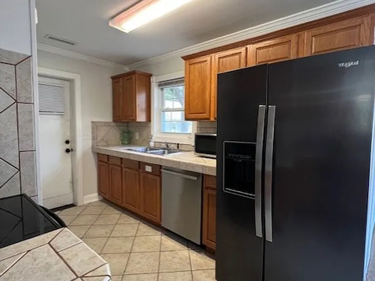 121 Gilbert Curry Dr — Photo 6
