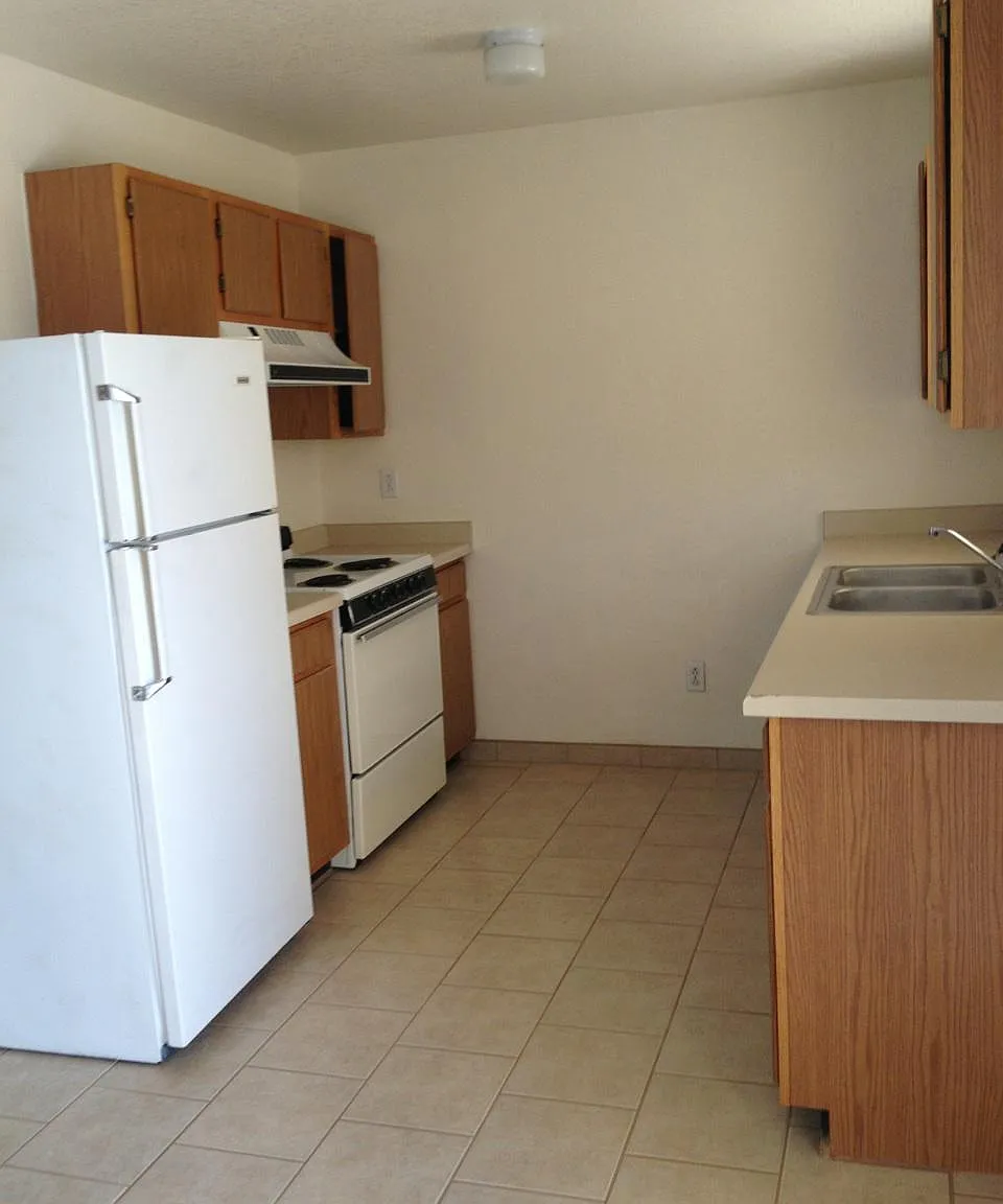 2 bed, 900 sqft, $1,025 — Photo 2
