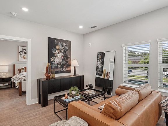 5th image of 900 Willow Dr #251